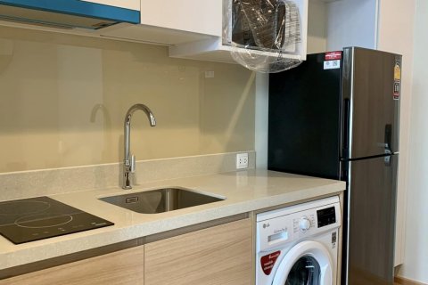 Studio dans le Condo à Watthana, Bangkok, Thaïlande  № 145759 - photo 3