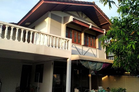 Дом в Бангкоке, Таиланд с 4 спальнями  № 145762 - фото 1