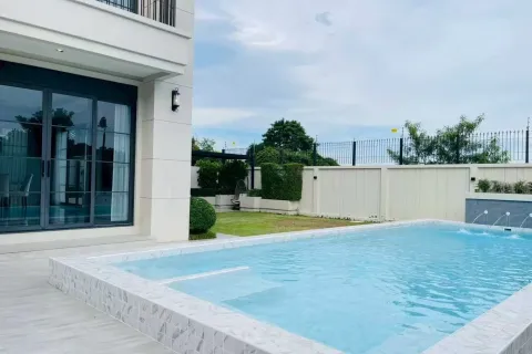 Villa in Pattaya, Thailand 4 bedrooms № 164273 - photo 13