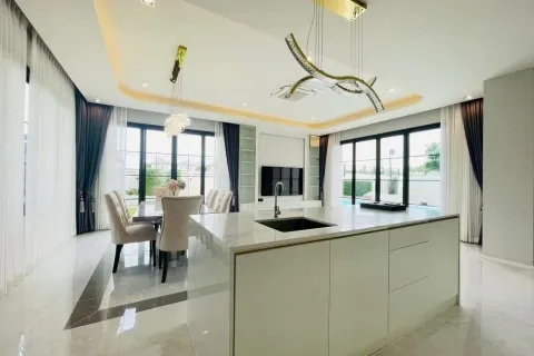 Villa in Pattaya, Thailand 4 bedrooms № 164273 - photo 6