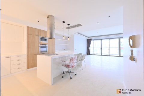 Condo in Bangkok, Thailand, 2 bedrooms № 189769 - photo 10
