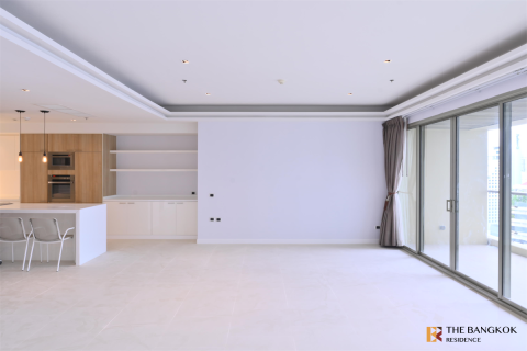 Condo in Bangkok, Thailand, 2 bedrooms № 189769 - photo 7