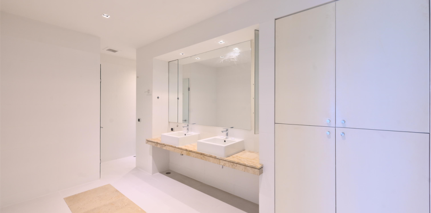 Condo in Bangkok, Thailand, 2 bedrooms № 189769