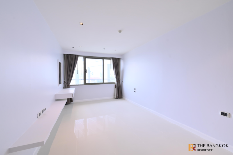 Condo in Bangkok, Thailand, 2 bedrooms № 189769 - photo 3