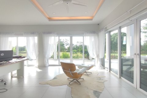 Вилла в Паттайе, Таиланд с 7 спальнями  № 171964 - фото 15