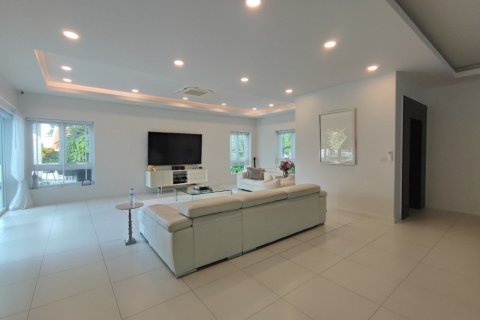 Вилла в Паттайе, Таиланд с 7 спальнями  № 171964 - фото 11