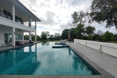 Вилла в Паттайе, Таиланд с 7 спальнями  № 171964 - фото 6