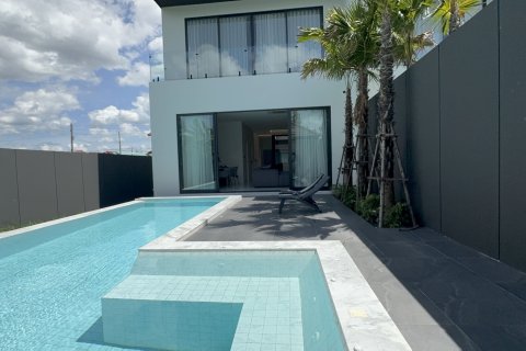 Вилла в Ханг Донге, Таиланд с 5 спальнями  № 152928 - фото 1