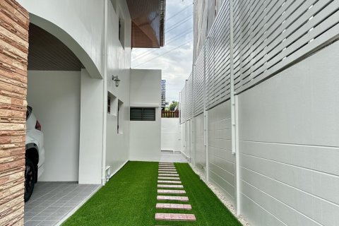 Дом в Хуай Кванге, Бангкок, Таиланд с 3 спальнями  № 144920 - фото 3