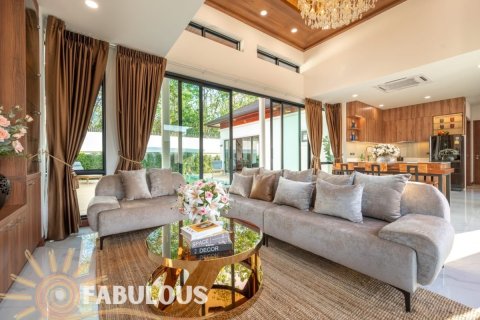 Villa in Chalong, Thailand 2 bedrooms № 179793 - photo 2