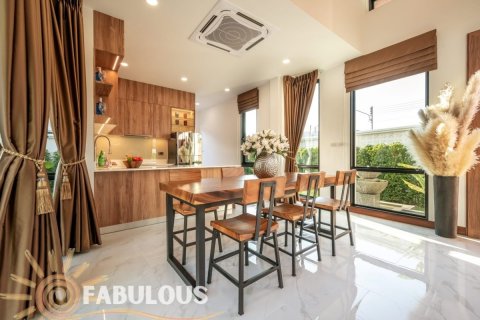 Villa in Chalong, Thailand 2 bedrooms № 179793 - photo 6