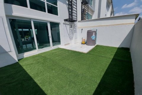 Townhouse in Wang Thonglang, Bangkok, Thailand 3 bedrooms № 163577 - photo 9