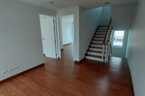 Townhouse in Wang Thonglang, Bangkok, Thailand 3 bedrooms № 163577 - photo 11