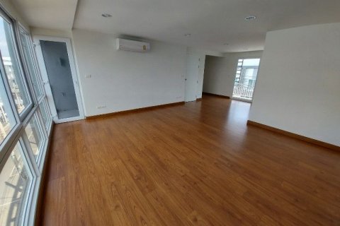 Townhouse in Wang Thonglang, Bangkok, Thailand 3 bedrooms № 163577 - photo 14