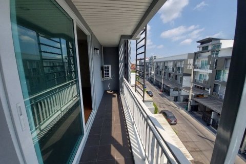 Townhouse in Wang Thonglang, Bangkok, Thailand 3 bedrooms № 163577 - photo 13