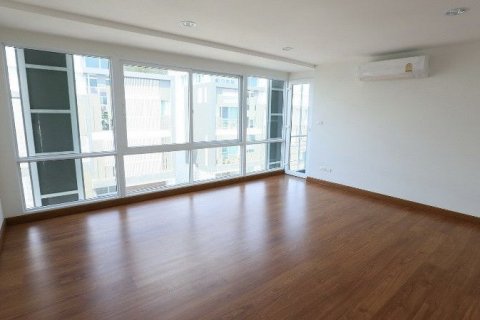 Townhouse in Wang Thonglang, Bangkok, Thailand 3 bedrooms № 163577 - photo 17
