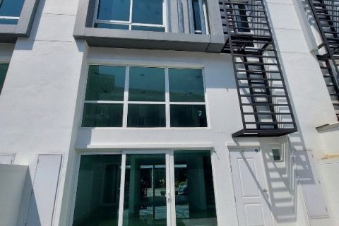 Townhouse in Wang Thonglang, Bangkok, Thailand 3 bedrooms № 163577 - photo 4