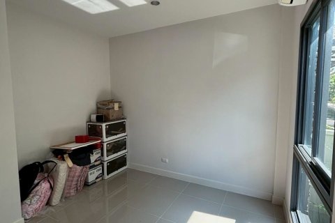 Дом в Тунг Кхру, Бангкок, Таиланд с 4 спальнями  № 151186 - фото 3