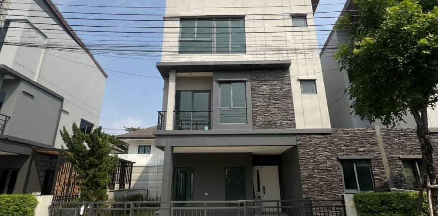 Дом в Тунг Кхру, Бангкок, Таиланд с 4 спальнями  № 151186