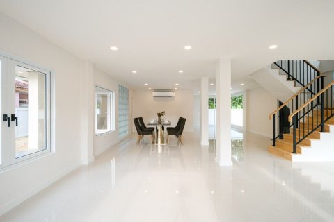 Дом в Лат Пхрау, Бангкок, Таиланд с 4 спальнями  № 173576 - фото 4