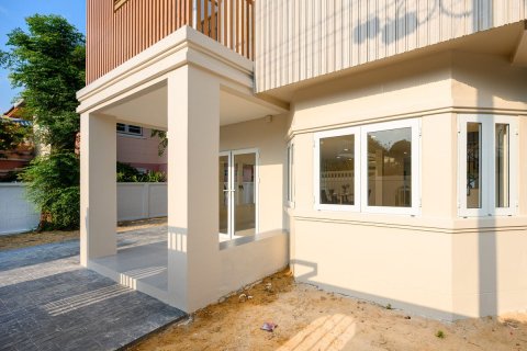 Дом в Лат Пхрау, Бангкок, Таиланд с 4 спальнями  № 173576 - фото 9