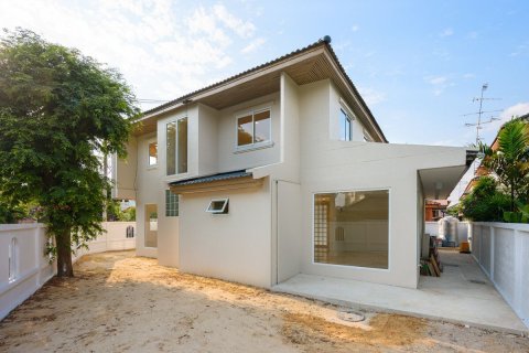Дом в Лат Пхрау, Бангкок, Таиланд с 4 спальнями  № 173576 - фото 27