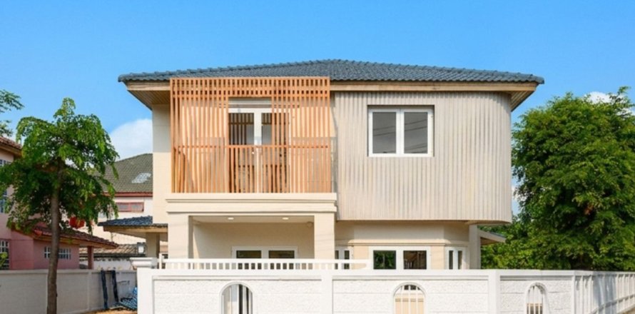 Дом в Лат Пхрау, Бангкок, Таиланд с 4 спальнями  № 173576