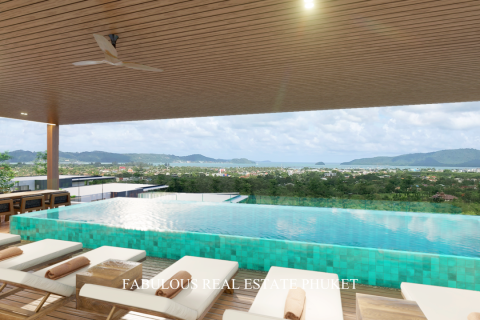 Villa in Chalong, Thailand 4 bedrooms № 179824 - photo 2