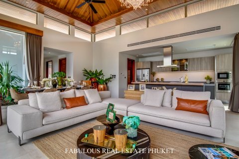 Villa in Bang Tao, Thailand 4 bedrooms № 179819 - photo 6