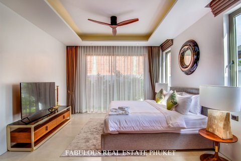Villa in Bang Tao, Thailand 4 bedrooms № 179819 - photo 18