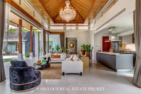 Villa in Bang Tao, Thailand 4 bedrooms № 179819 - photo 11