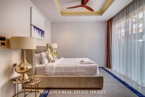 Villa in Bang Tao, Thailand 4 bedrooms № 179819 - photo 16