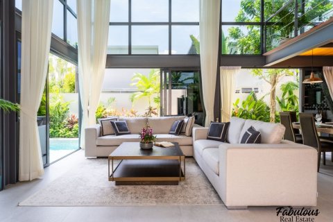Villa in Bang Tao, Thailand 2 bedrooms № 179820 - photo 18