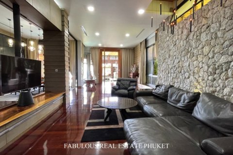 Villa in Kata, Thailand 5 bedrooms № 179821 - photo 11