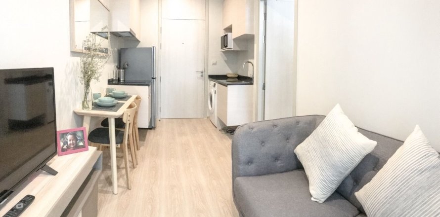 Studio in the Condo in Huai Khwang, Bangkok, Thailand  № 164061