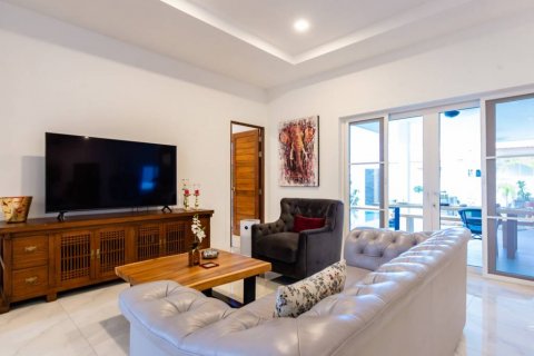 Villa in Pran Buri, Thailand 3 bedrooms № 114829 - photo 8