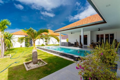 Villa in Pran Buri, Thailand 3 bedrooms № 114829 - photo 3