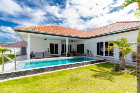Villa in Pran Buri, Thailand 3 bedrooms № 114829 - photo 1