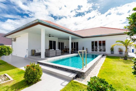 Villa in Pran Buri, Thailand 3 bedrooms № 114829 - photo 2