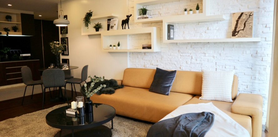 Condo in Bangkok, Thailand, 2 bedrooms  № 181006