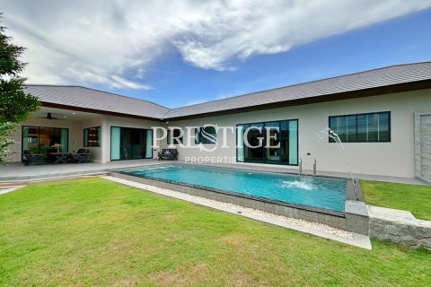 House in Pattaya, Thailand 5 bedrooms № 198022 - photo 3