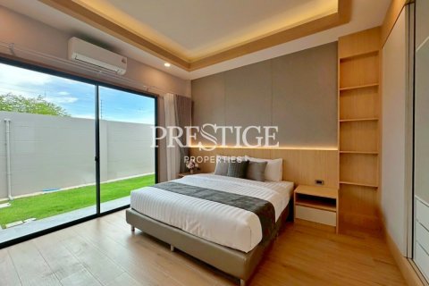 House in Pattaya, Thailand 5 bedrooms № 198022 - photo 25