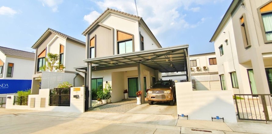 Maison à Pathum Thani, Thaïlande 4 chambres № 161692