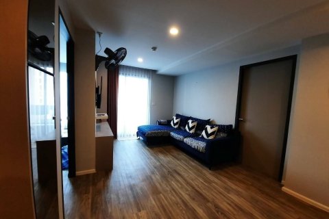 Condo à Samut Prakan, Thaïlande, 2 chambres  № 149973 - photo 2
