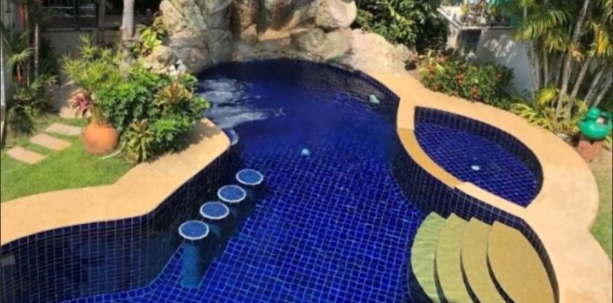 Villa in Pattaya, Thailand 7 bedrooms № 149979
