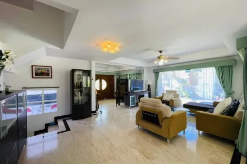 Villa in Pattaya, Thailand 7 bedrooms № 149979 - photo 9