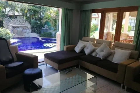 Villa in Pattaya, Thailand 7 bedrooms № 149979 - photo 20