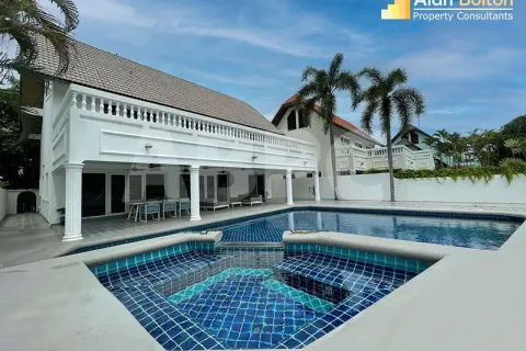 Casa de 3 dormitorios en Pattaya, Tailandia № 211230 - foto 5