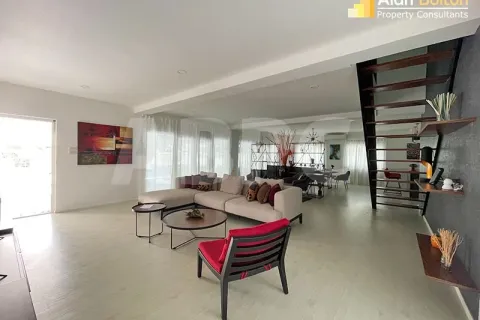 Casa de 3 dormitorios en Pattaya, Tailandia № 211230 - foto 11