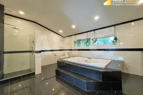 Casa de 3 dormitorios en Pattaya, Tailandia № 211230 - foto 13